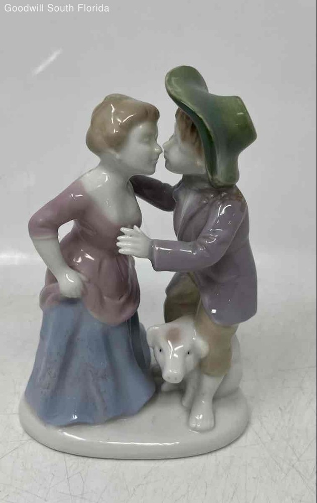 Home Decorative Collectible Multicolor Engraved Ceramic Lovely Couple Figurine