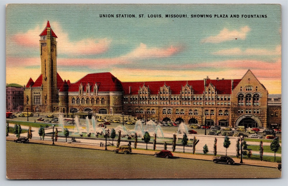 St Louis Missouri~Front Union Station Plaza & Fountains~Vintage Linen Postcard