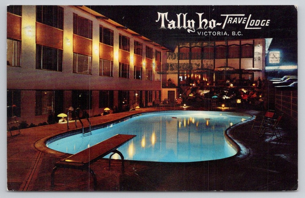Tally Ho Travelodge Victoria BC Pool Night View Vintage Chrome Postcard Posted