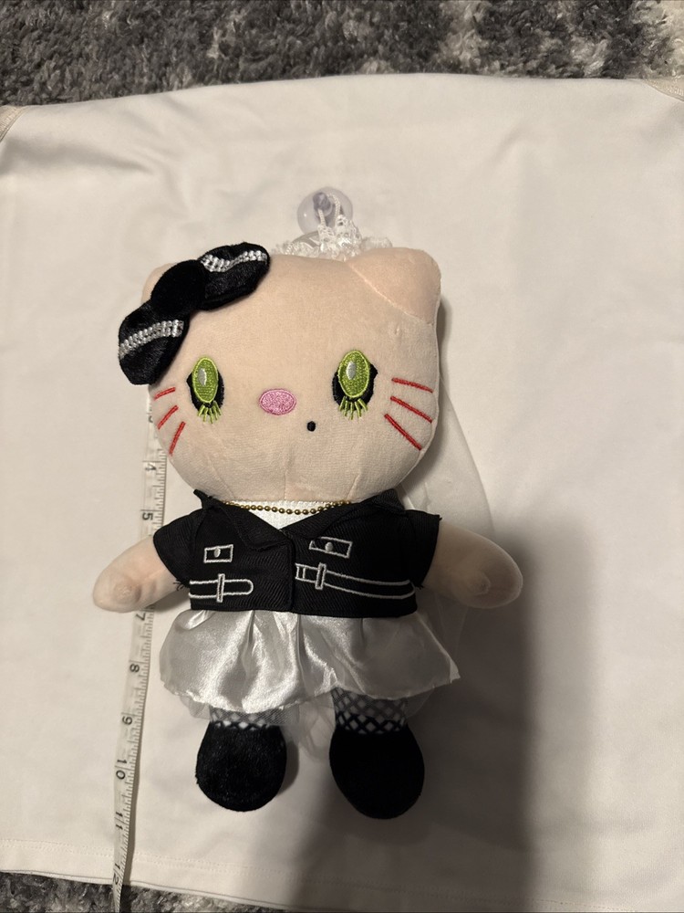 Hello Kitty Chucky Tiffany Childs 9” Per owned