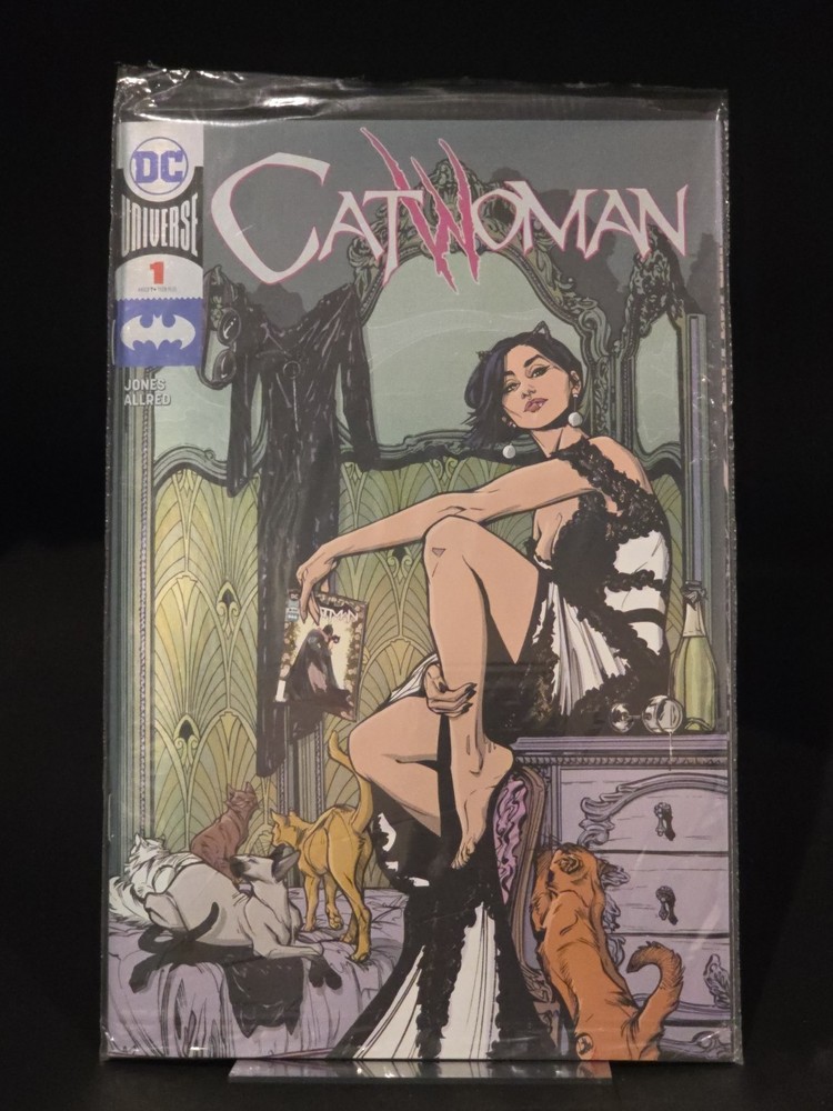 Catwoman #1 SDCC 2018 Joëlle Jones Silver Foil Cover (DC Comics September 2018)