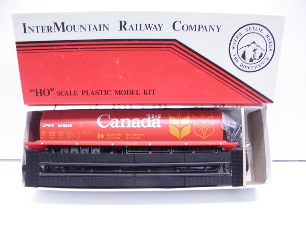 Inter Mountain Cylindrical Grain Car 4 Bay Hopper Canada #606585 - Ho Scale -Kit
