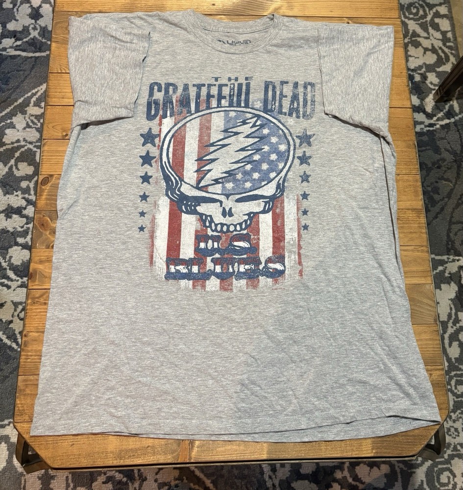 Men’s XL Grateful Dead band tee. Used in good condition.