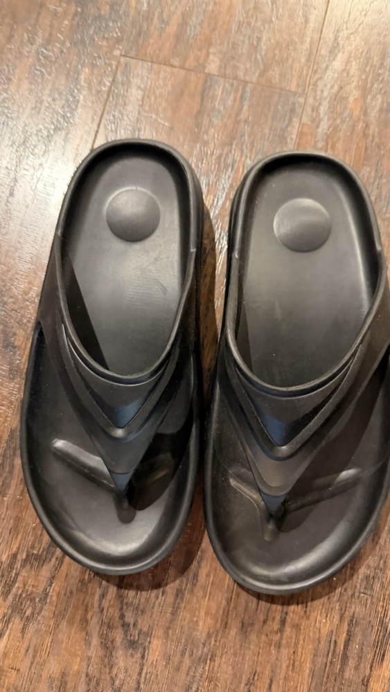 NEW Women’s Sandals Size 7 Black Flip Flip Slides