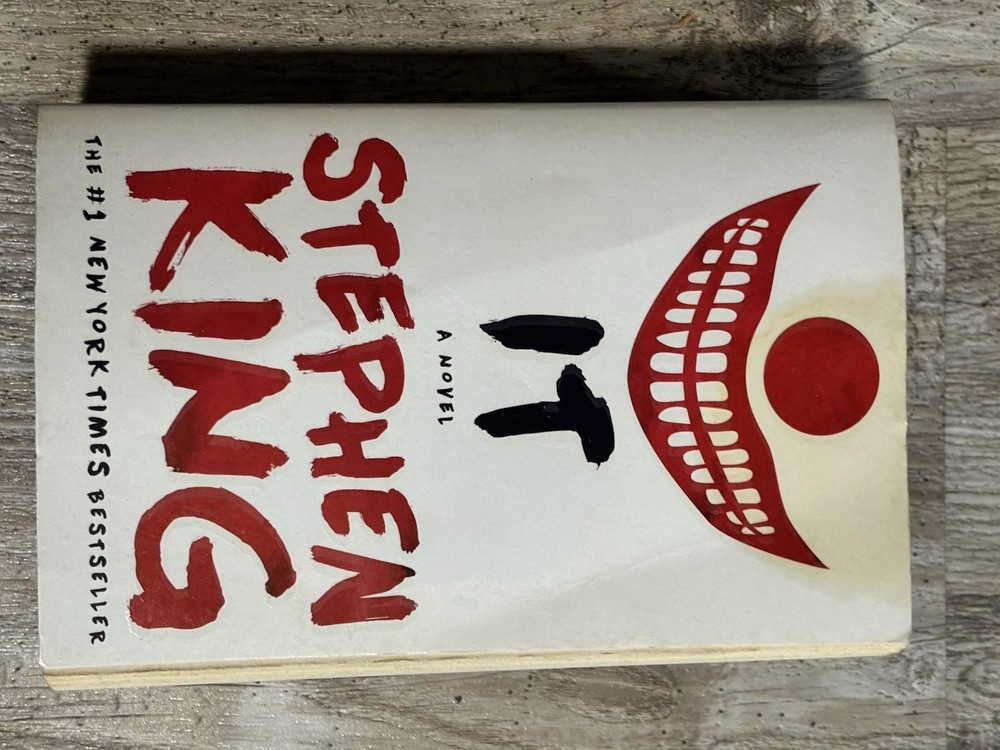 It : A Novel by Stephen King (2016, Trade Paperback)