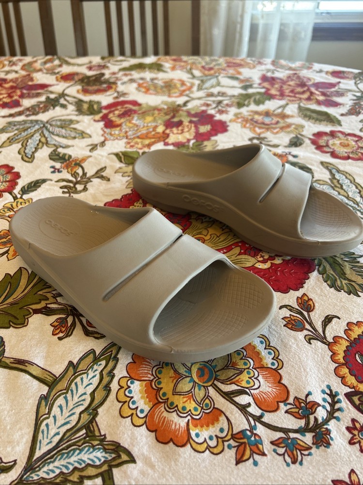 OOFOS OOahh Recovery Slides Comfort Sandals Slip On Men's Sz 5 Women's Sz 7