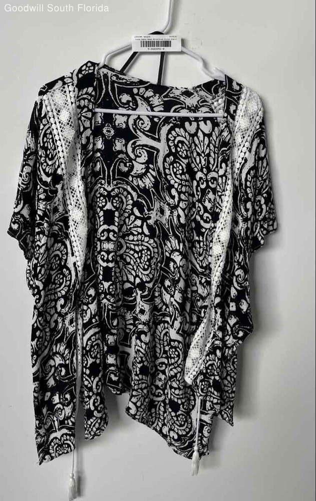 Vince Camuto Womens White Black Floral Print Poncho Blouse Top One Size