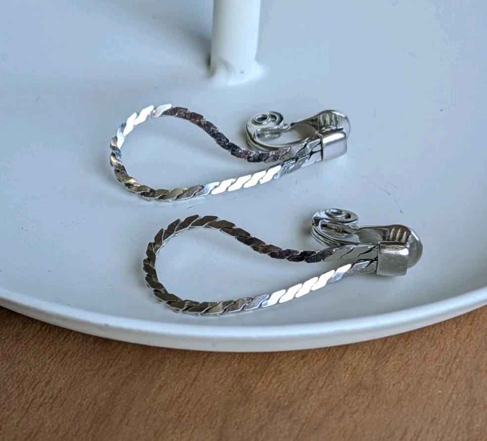 Vintage Signed MONET Classic Silver Tone Chain Loop Hoop Clip On 1¼