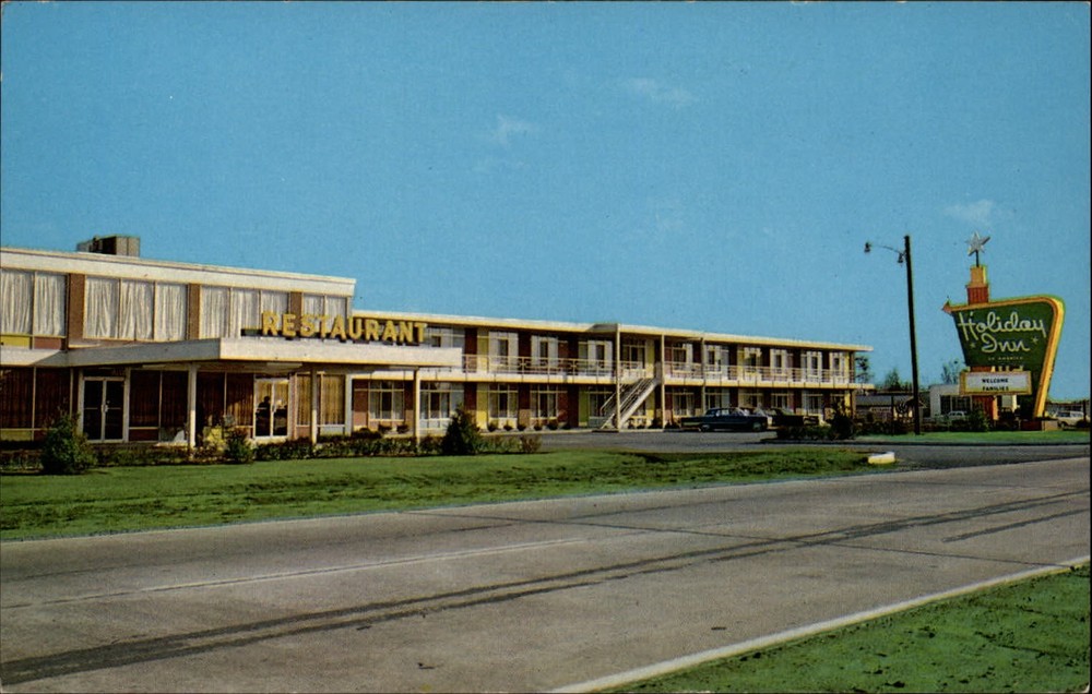Holiday inn North ~ Rocky Mount North Carolina Highway 301 ~ 1950s-60s postcard