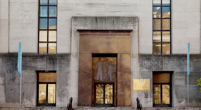 Photo:Washington DC Wilbur J Cohen Federal Building 2011 Exterior Facade