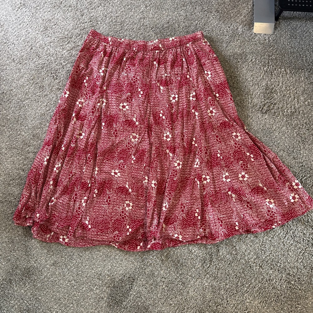 White Stag Women’s Pull On Skirt Red Floral Plus Size 26W/28W