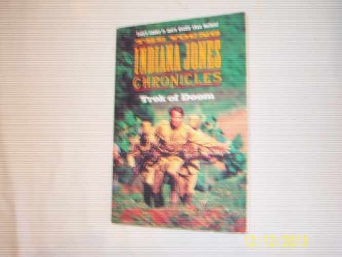 TREK OF DOOM (YOUNG INDIANA - Paperback, by LES MARTIN (Author) - Acceptable n