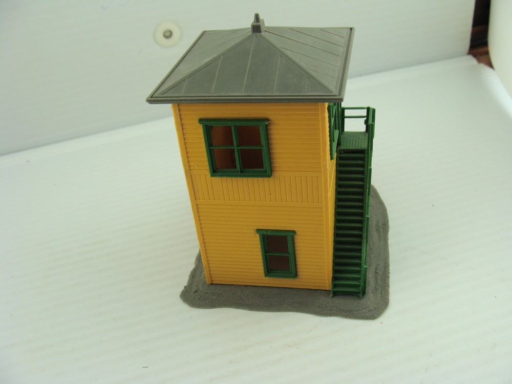 TYCO HO Scale Fully Assembled  Signal Tower