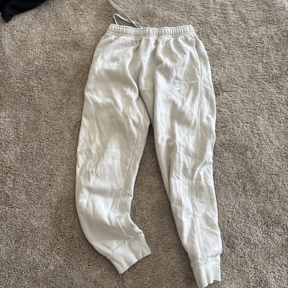 Nike sportswear club fleece tapered sweatpants cream men’s medium