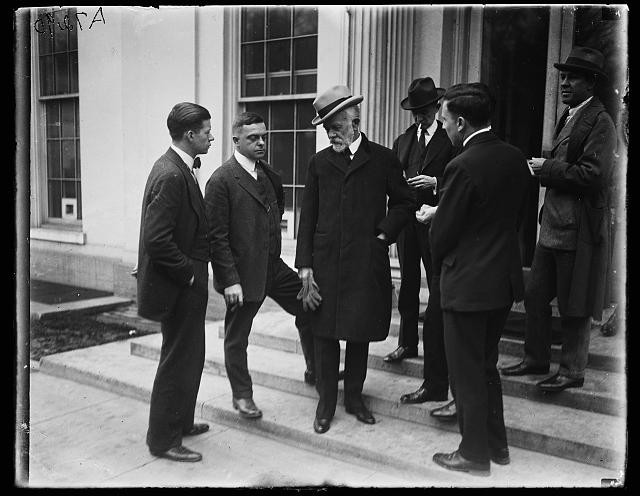 center, Group outside White House, D.C.; Henry Cabot Lodge, Washington