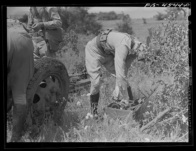 Photo:Fort Riley Kansas 1942 Field Artillery Camp Military Practice