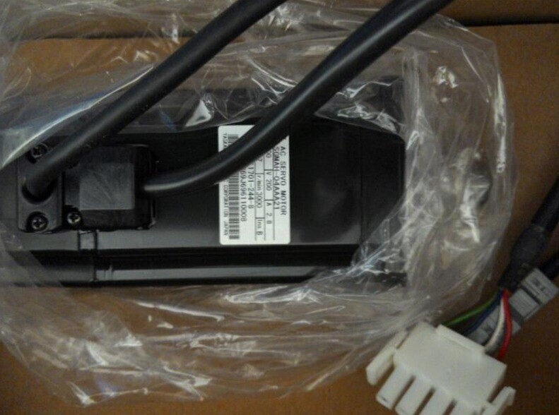 1PC AC SERVO MOTOR SGMAH-02A1A-FJ2 NEW ORIGINAL FREE EXPEDITED SHIPPING #A6-3