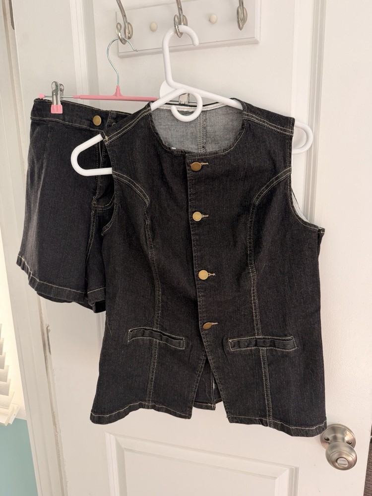 Women’s 2 Piece Denim Set Sleeveless Blazer Vest & Short Set Size Small NWOT