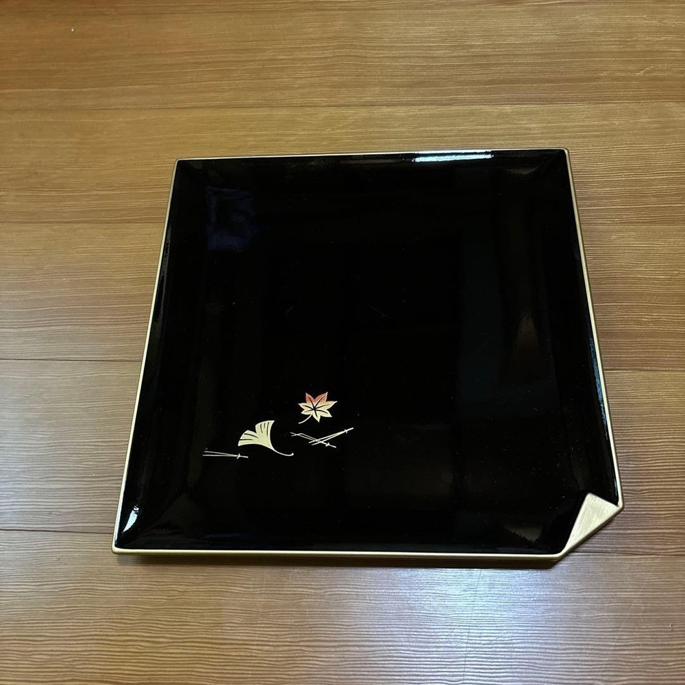 Black Lacquer Square Tray with Autumn Leaves Decor 27x27cm