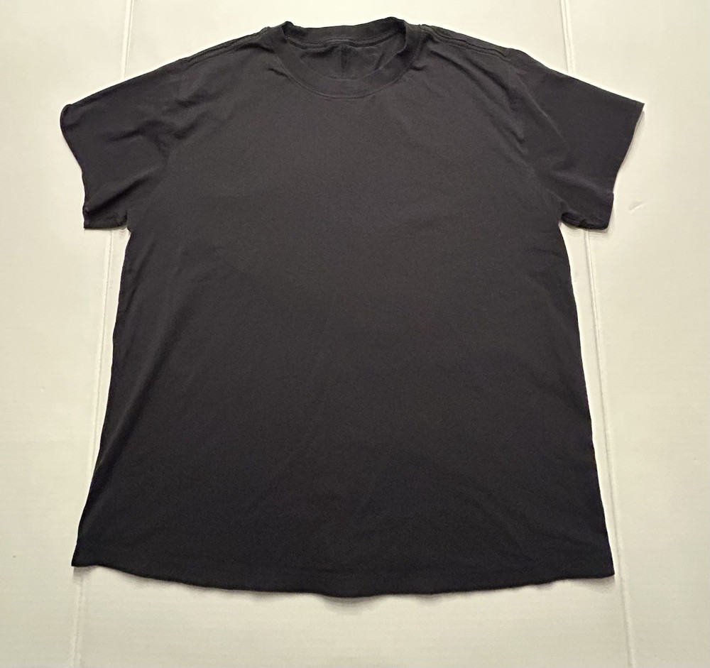 Men’s Lululemon Black Short Sleeve T-Shirt Tee Stretch Size Large Back Seam