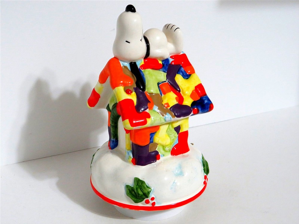 SNOOPY PEANUTS CHARLIE BROWN SCHMID VINTAGE CERAMIC CHRISTMAS MUSIC BOX 1981