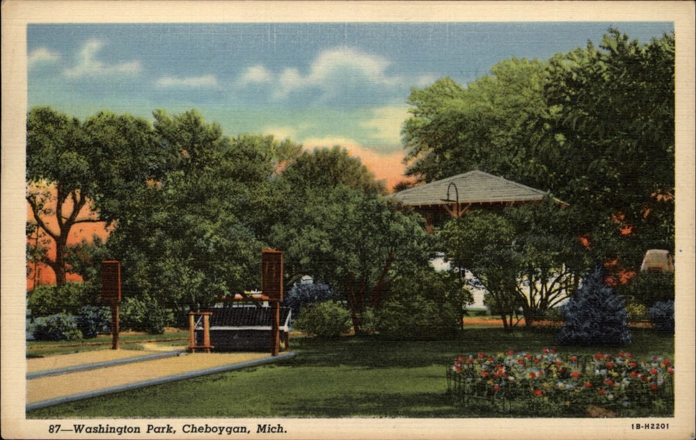 Washington Park ~ Cheboygan Michigan ~ 1940s linen postcard