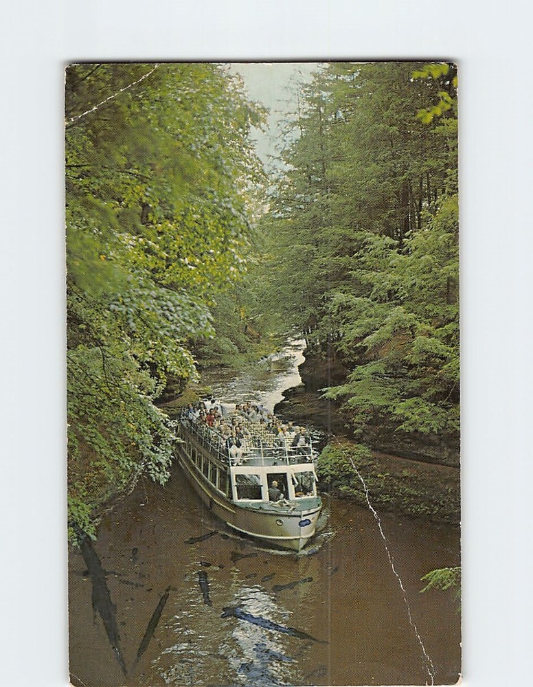 Postcard Through The Hole, Riverview Boat Line, Wisconsin Dells, Wisconsin