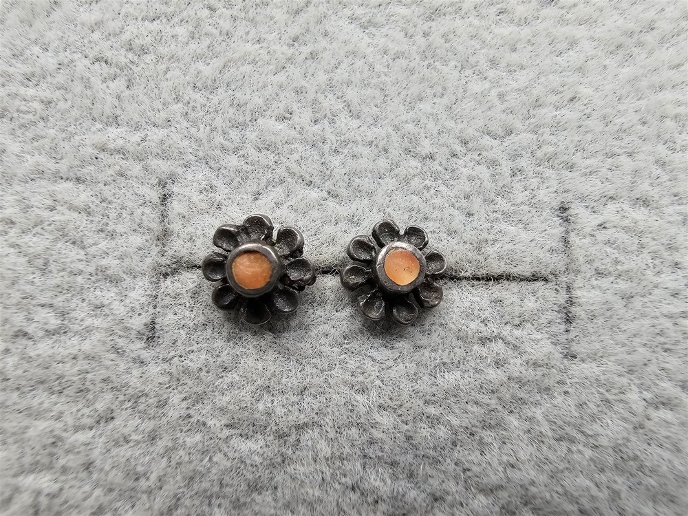 Grandma Grabe's Beautiful Vintage Bab 925 Sterling Silver Tiny Flower 1G Earring
