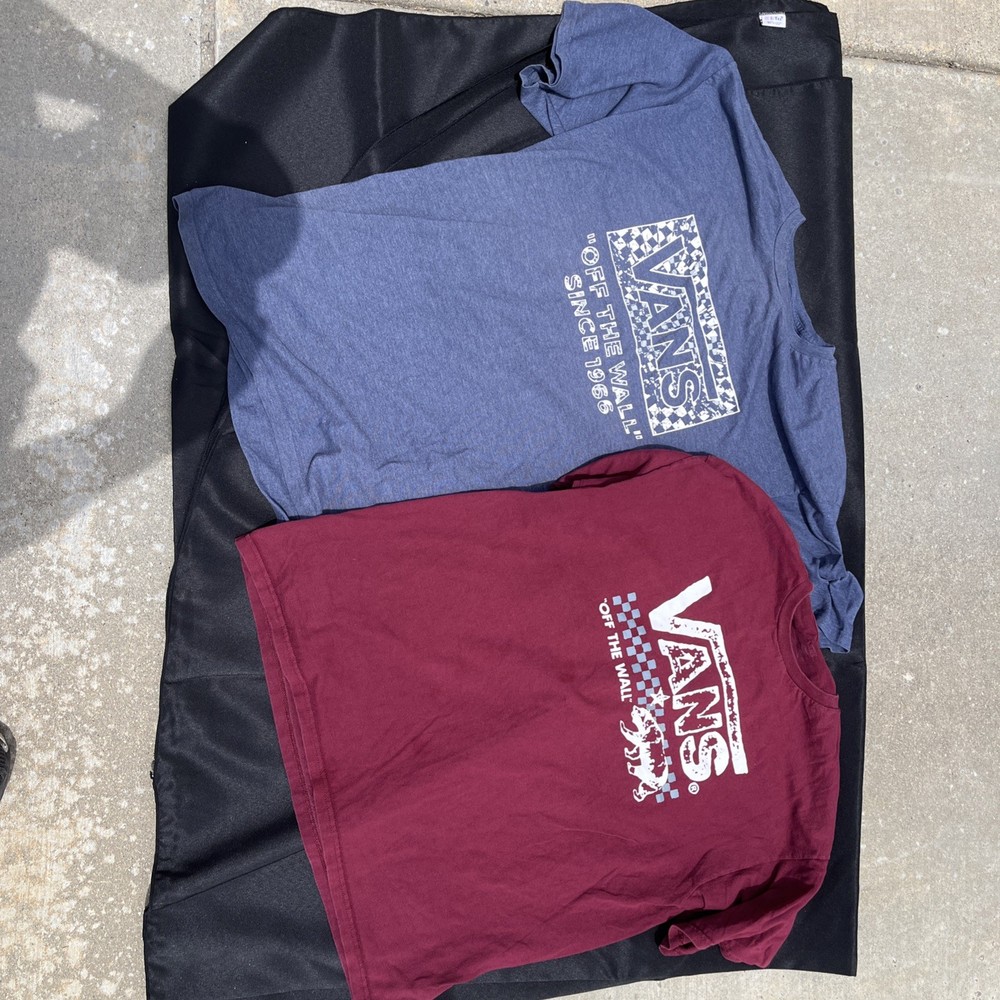 2 Vans Off The Wall T-shirt - Size XL