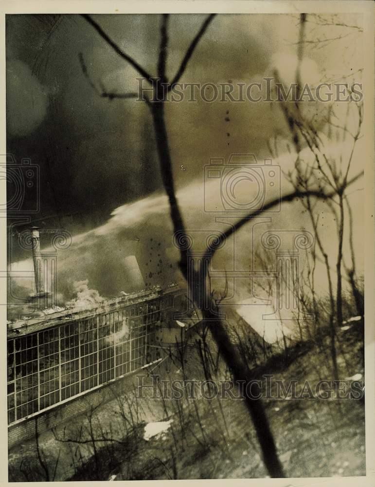 1937 Press Photo Firefighters battle blaze at Crosby Corp. warehouse, Ohio