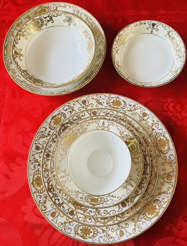 Noritake Christmas Ball 8 Piece 4 Placesettings Made In Japan Set of 4