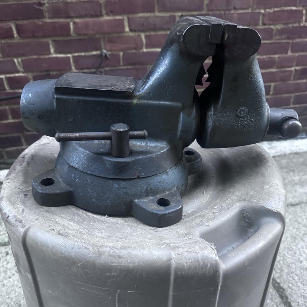 Wilton 1750 Tradesman Bullet Bench Vise 5