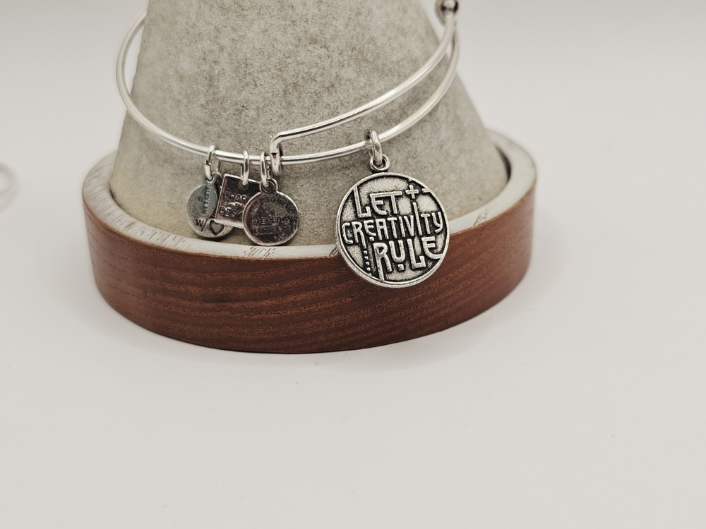 ALEX & ANI 