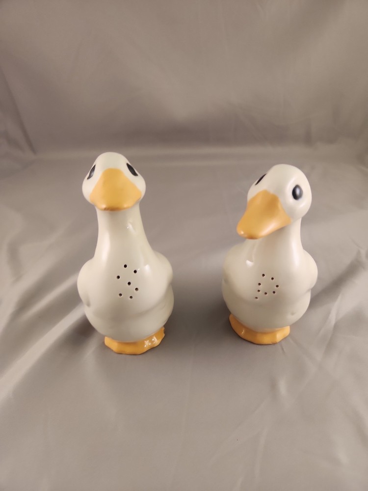Vintage White Goose Salt and Pepper Shaker Set Unbranded. Missing Stoppers