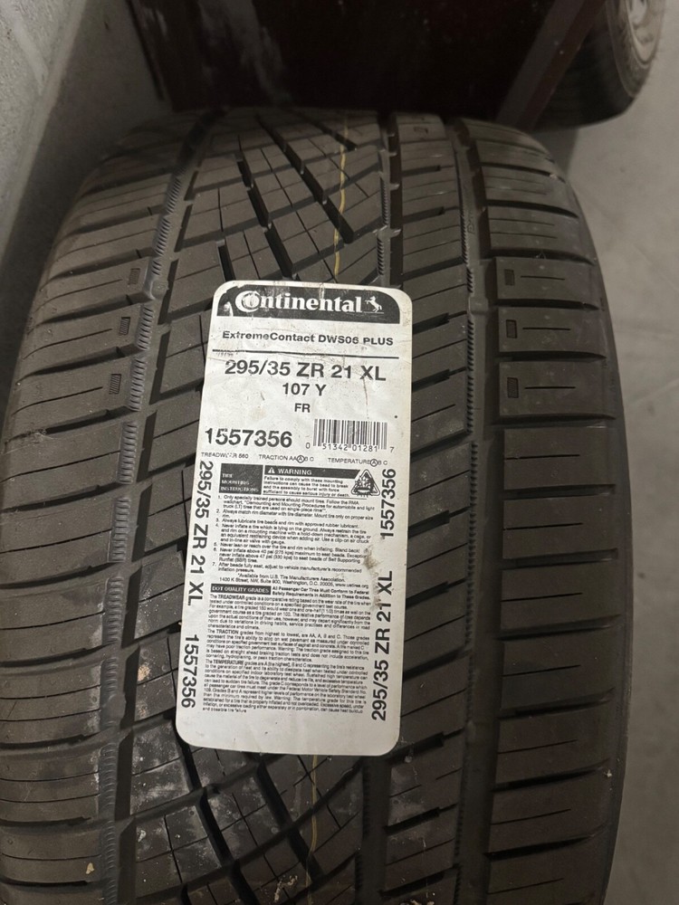 Continental ExtremeContact DWS06 Plus 295/35ZR21 High-Performance Tire