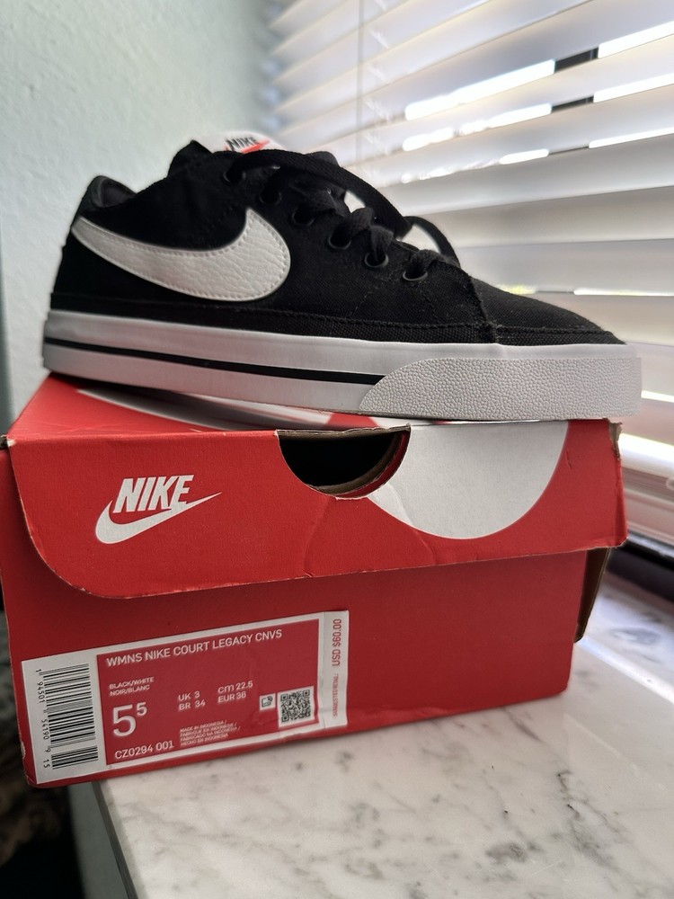 NIKE Women’s Court Legacy Canvas Sneakers Size 5.5 Black And White