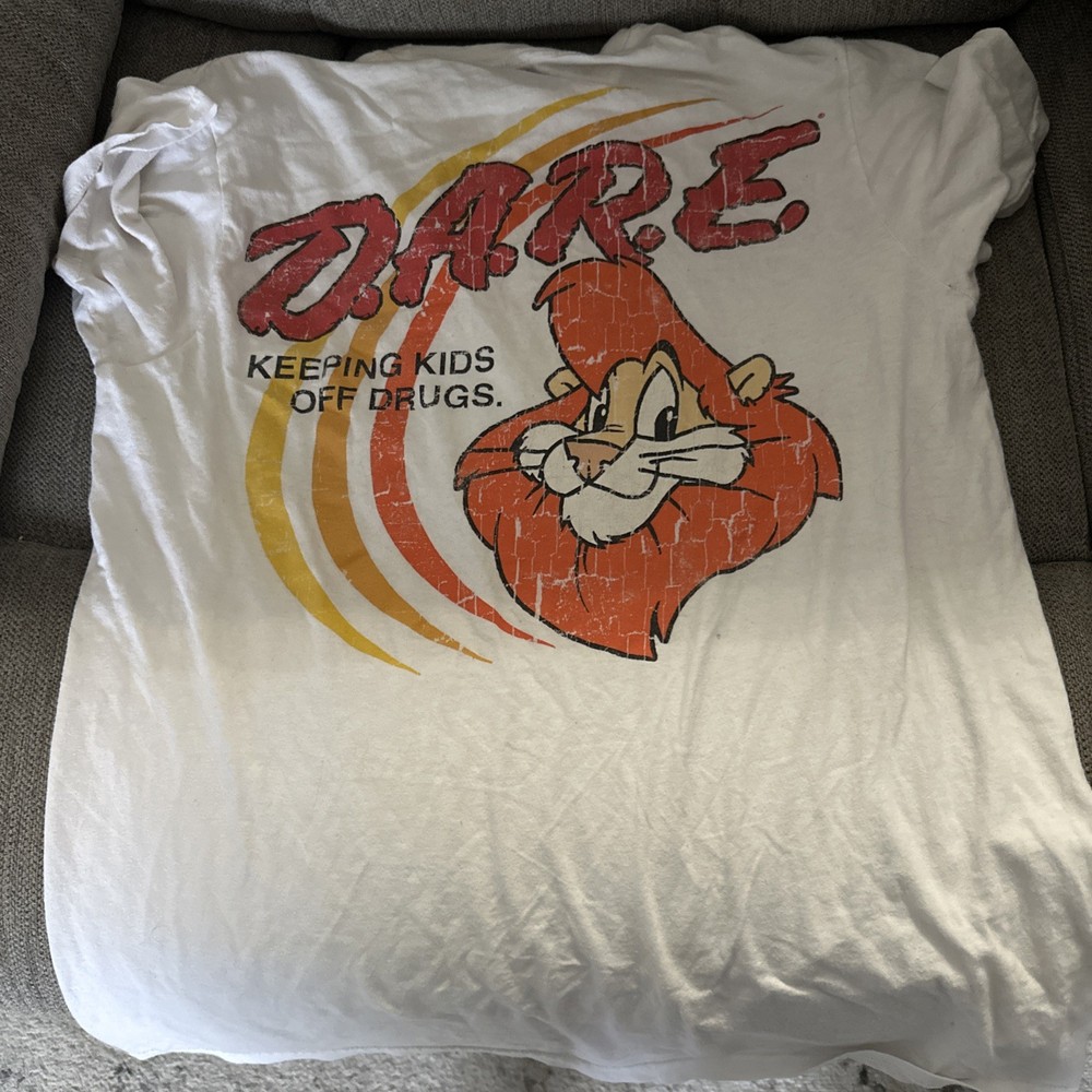 Vintage Dare T-shirt Lg White Keeping Kids Off Drugs Lion Retro 90s Size M