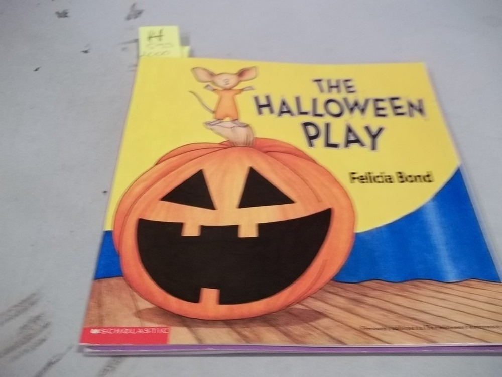 The Halloween Play: A Sweet Picture Book about Friendship and a Not-So-Scary Sh,