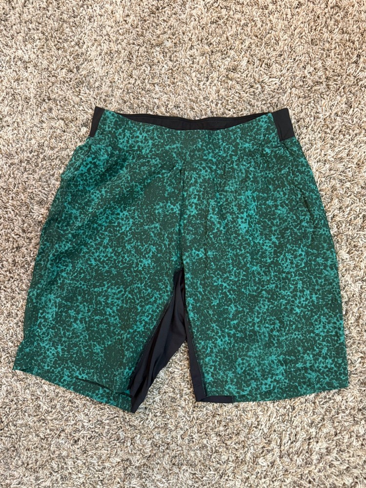 Lululemon T.H.E. Short 9” Liner Fit-Laguna Green Black Shorts Size Medium