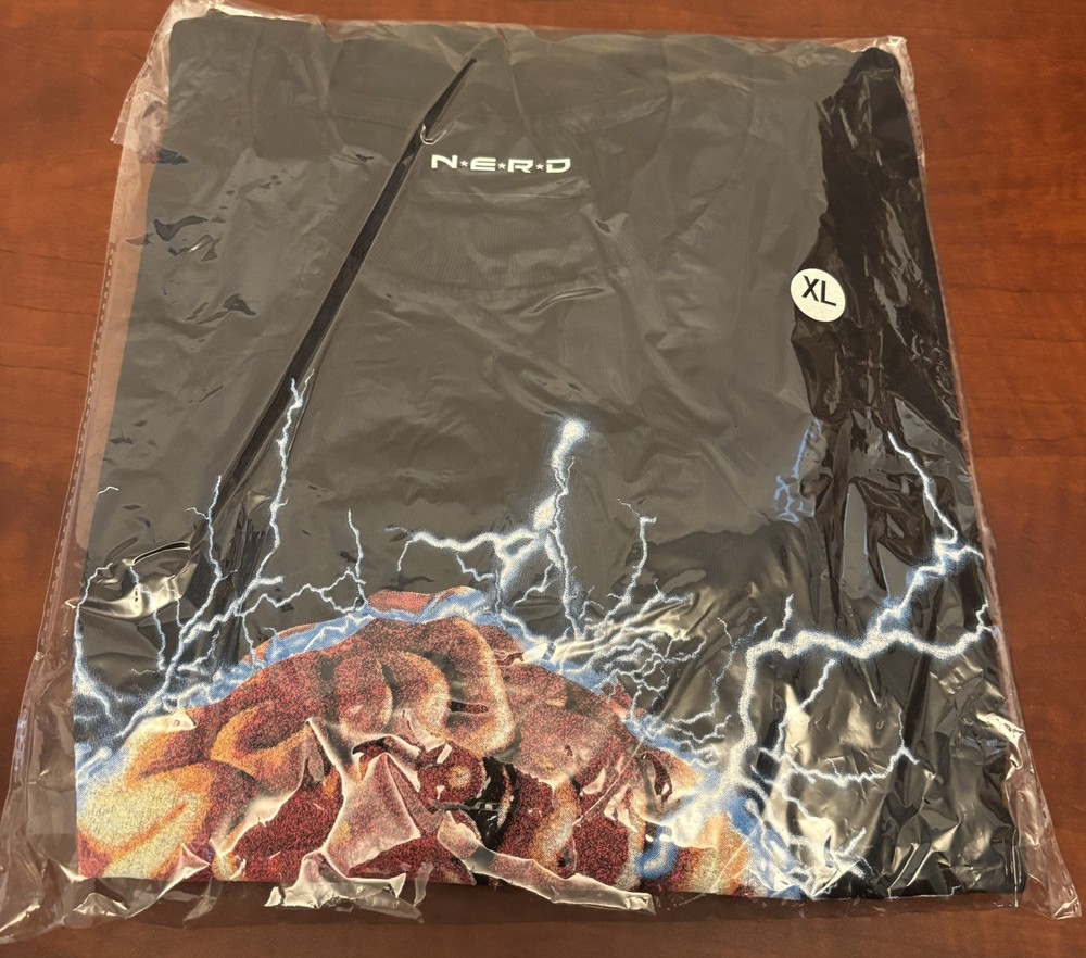 Star Trak brain Tee XL N.E.R.D in search of
