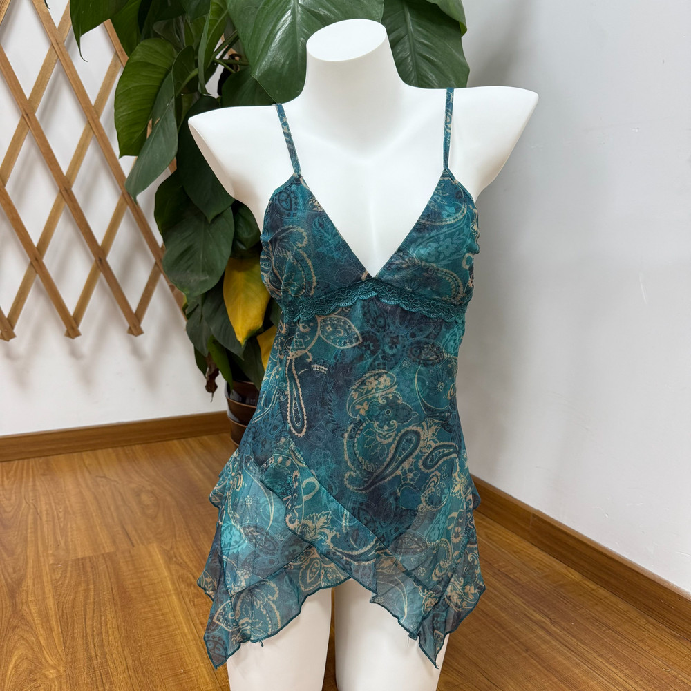 Y2K teal paisley cami top with lace trim and ruffle hem size M