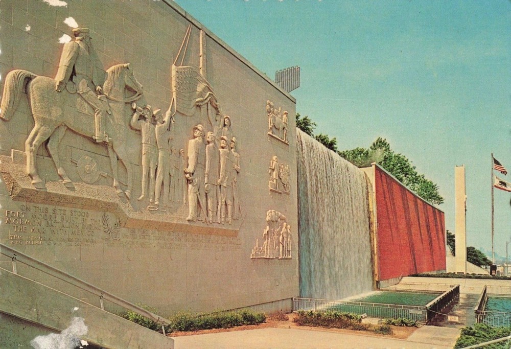 Los Angeles California Fort Moore Memorial North Hill Street Vintage Postcard