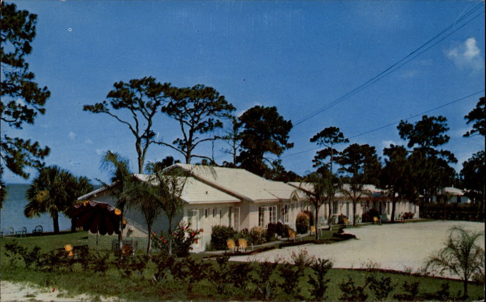 River Shore Motel ~ Titusville Florida  US 1 ~ unused 1950s-60s vintage postcard