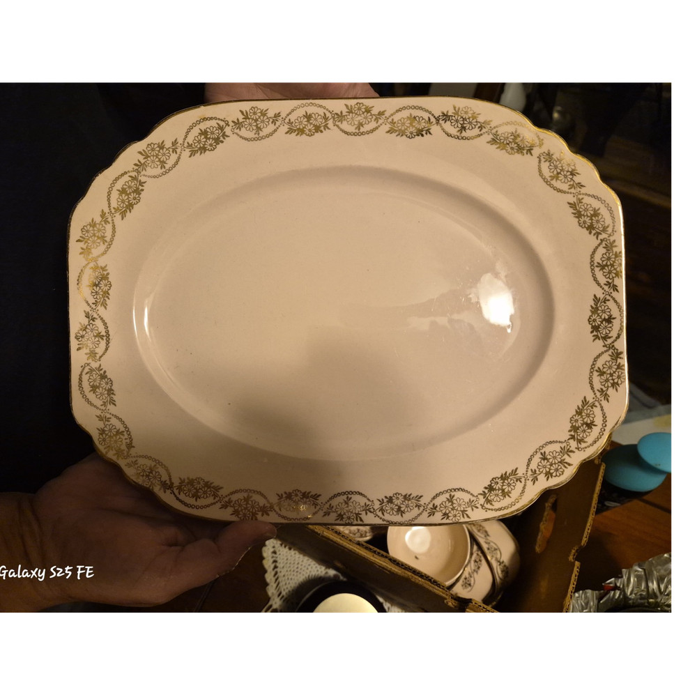 Gold Krest Ceramic Dinner Set Floral Garland White.   Gold Plates Bowls Cups