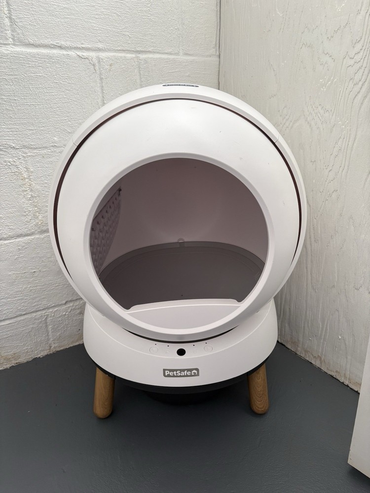 Automatic White PetSafe self cleaning Litter Box -pet-friendly design