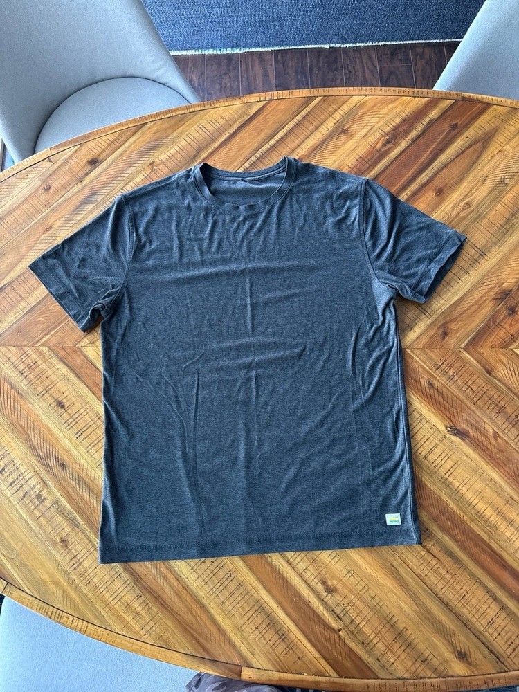 Vuori men’s black basic t-shirt large