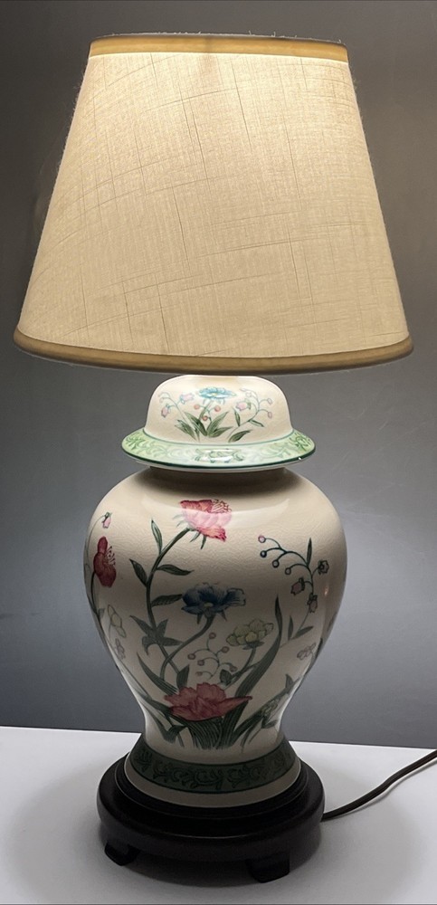 Vintage Chinoiserie Chinese Export Hand-painted Crackled Porcelain Table Lamp