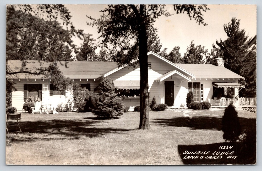 RPPC~Land O Lakes Wisconsin~Sunrise Lodge Bldg Exterior View~Real Photo Postcard