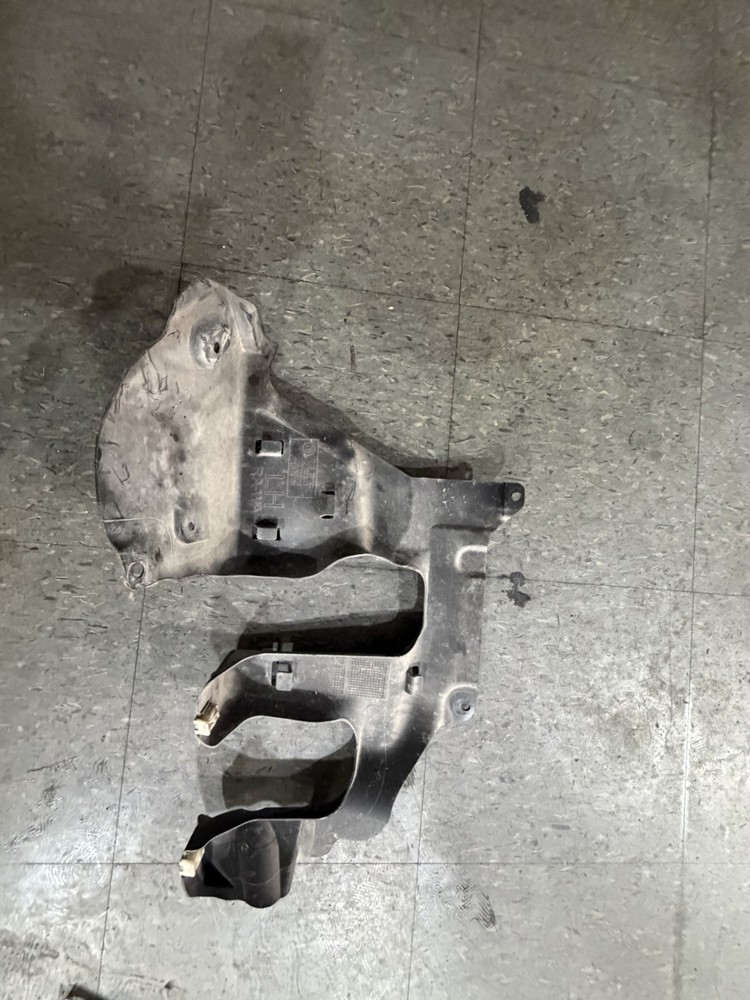 2017-20 BMW 51757347021 FRONT LEFT DRIVER SIDE STEERING GEAR RACK COVER OEM