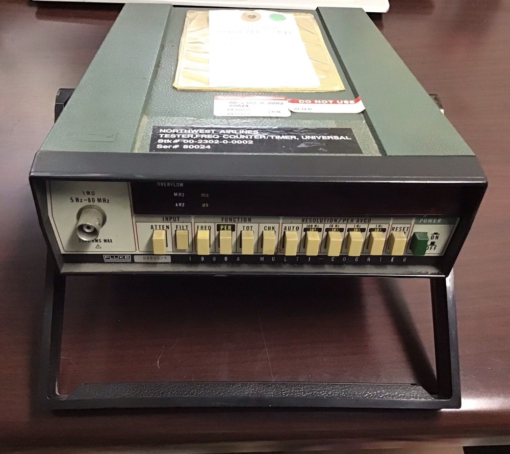 FLUKE Model 1900A Multi-Counter Digital Frequency Counter 5 Hz - 80 MHz Turns On